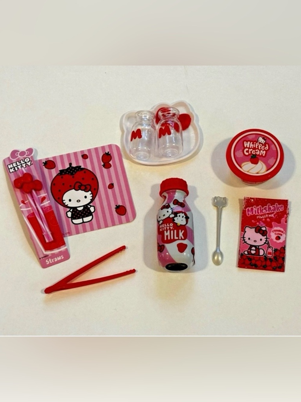 MiniVerse Hello Kitty Strawberry Milkshakes